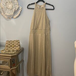 Autres Filles NWT beautiful gold flex and cream colour dress size medium